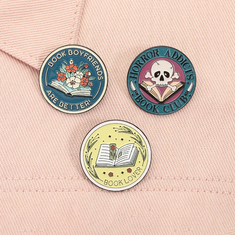 Alfileres esmaltados para amantes de los libros, anuncios de terror, libro, Club, libro de miedo, libro para amantes, novios son mejores, broches, insignia de solapa, joyería