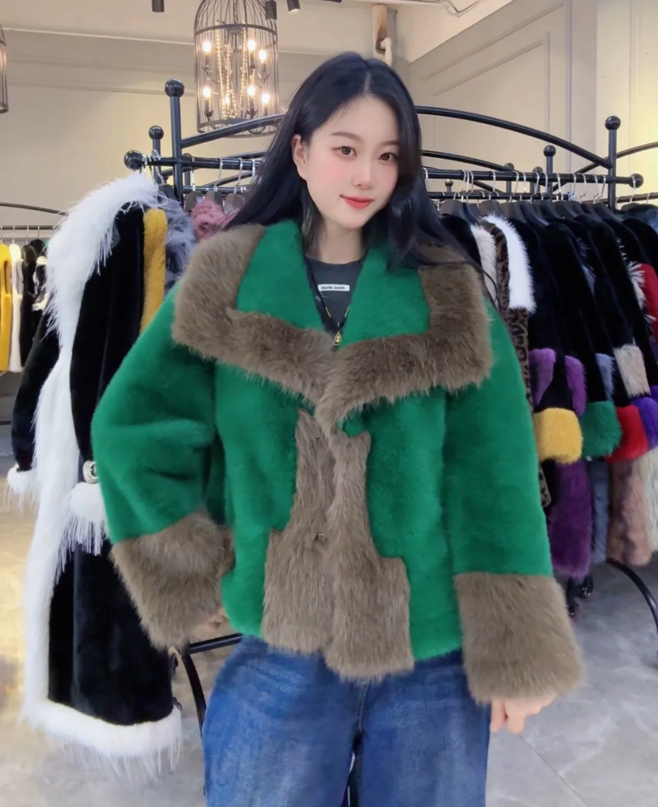 2025 Winter New Color Block Contrast Fur Coat Women Versatile Slimming Fashion Style Womens Short Warm Furry Jacket Coats Female