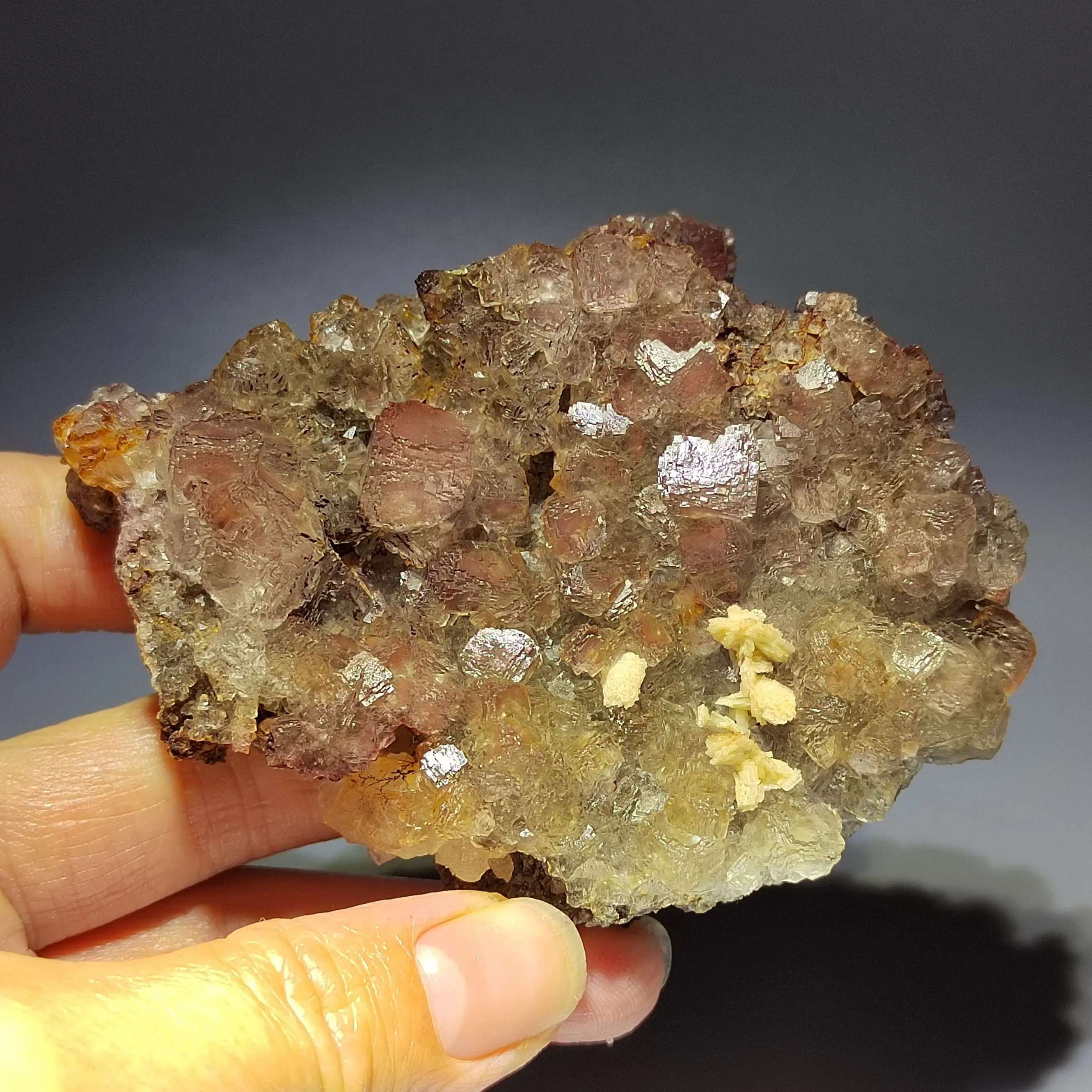 

119.2g100% natural red fluorite and siderite mineral specimens, healing aura energy, home decoration crystals and gemstones