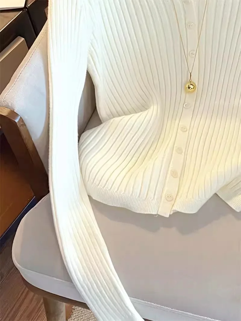 بلوزات نسائية محبوكة على الموضة جديدة لعام 2025 Y2K سترات مطرزة بأكمام طويلة سترات عصرية ملابس خروج للسيدات #5