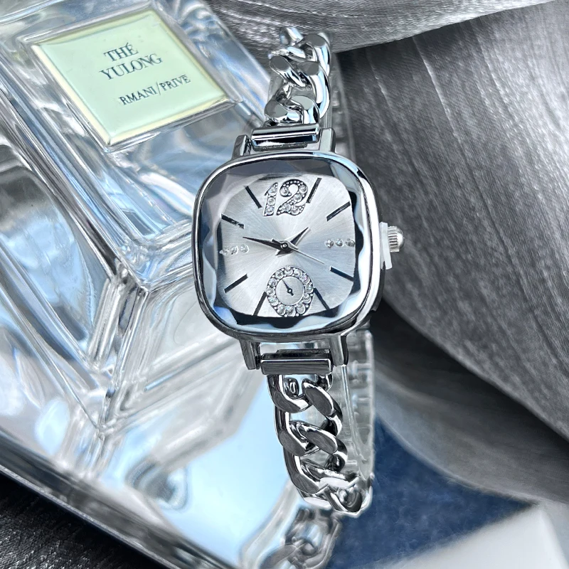 The new cross-border classic square chain watch ladies hollow bracelet quartz watch niche light luxury watch explosion