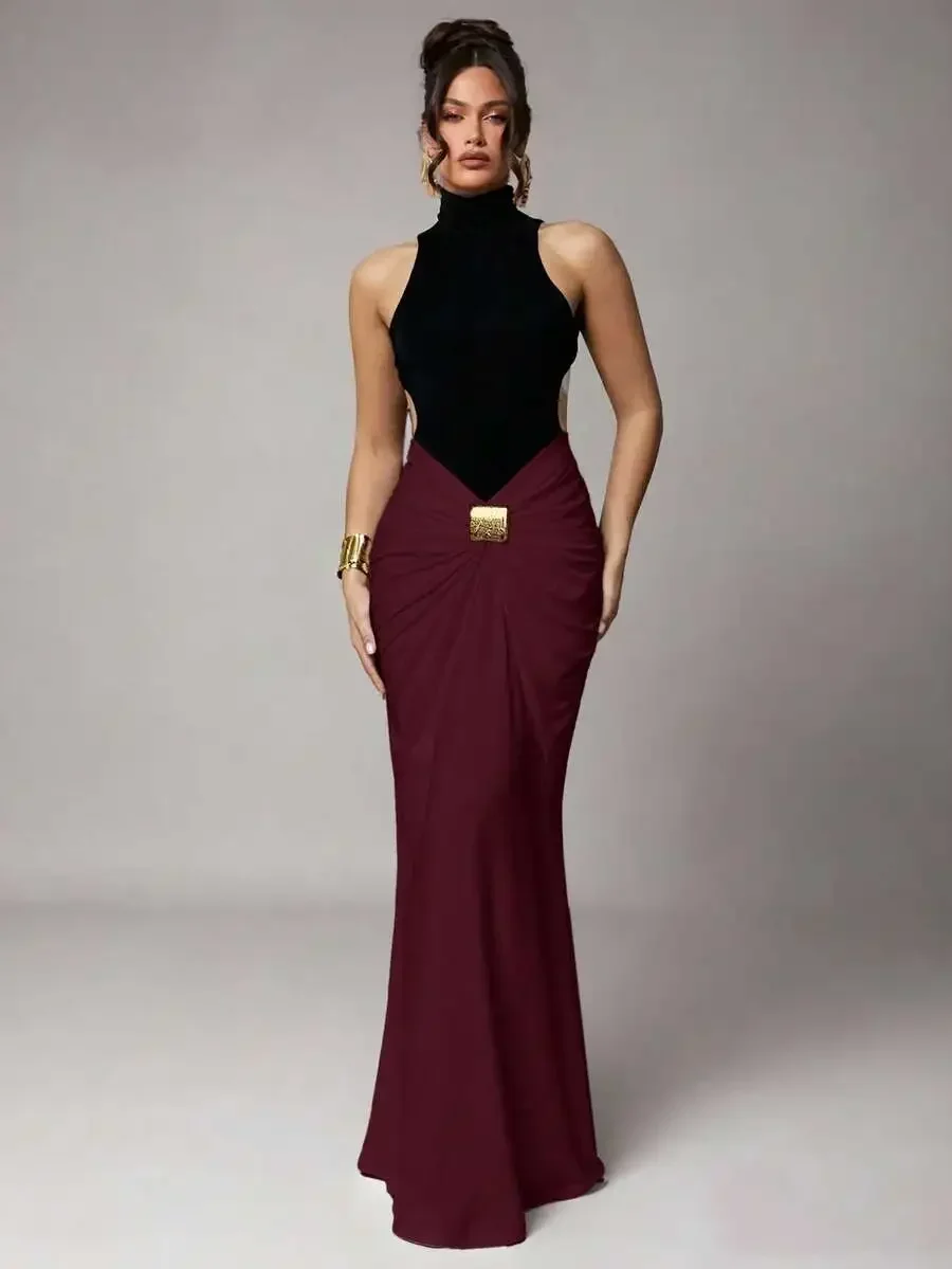 

Elegant Black And Burgundy Color-Blocked Backless Maxi Dress With Metal Buckle And Pleated Design