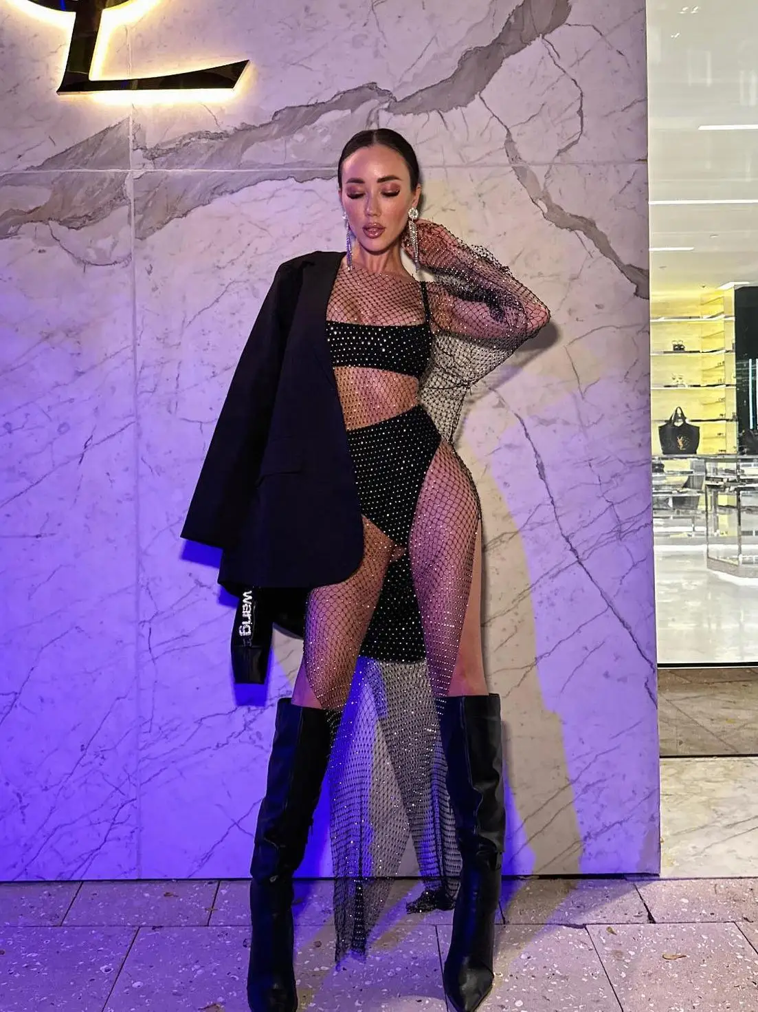 FestivalQueen Verführerisches, durchsichtiges Netz-Clubkleid mit langen Ärmeln und geteiltem Midi für verführerische Damenmode, dehnbare Figur, umarmt Eve