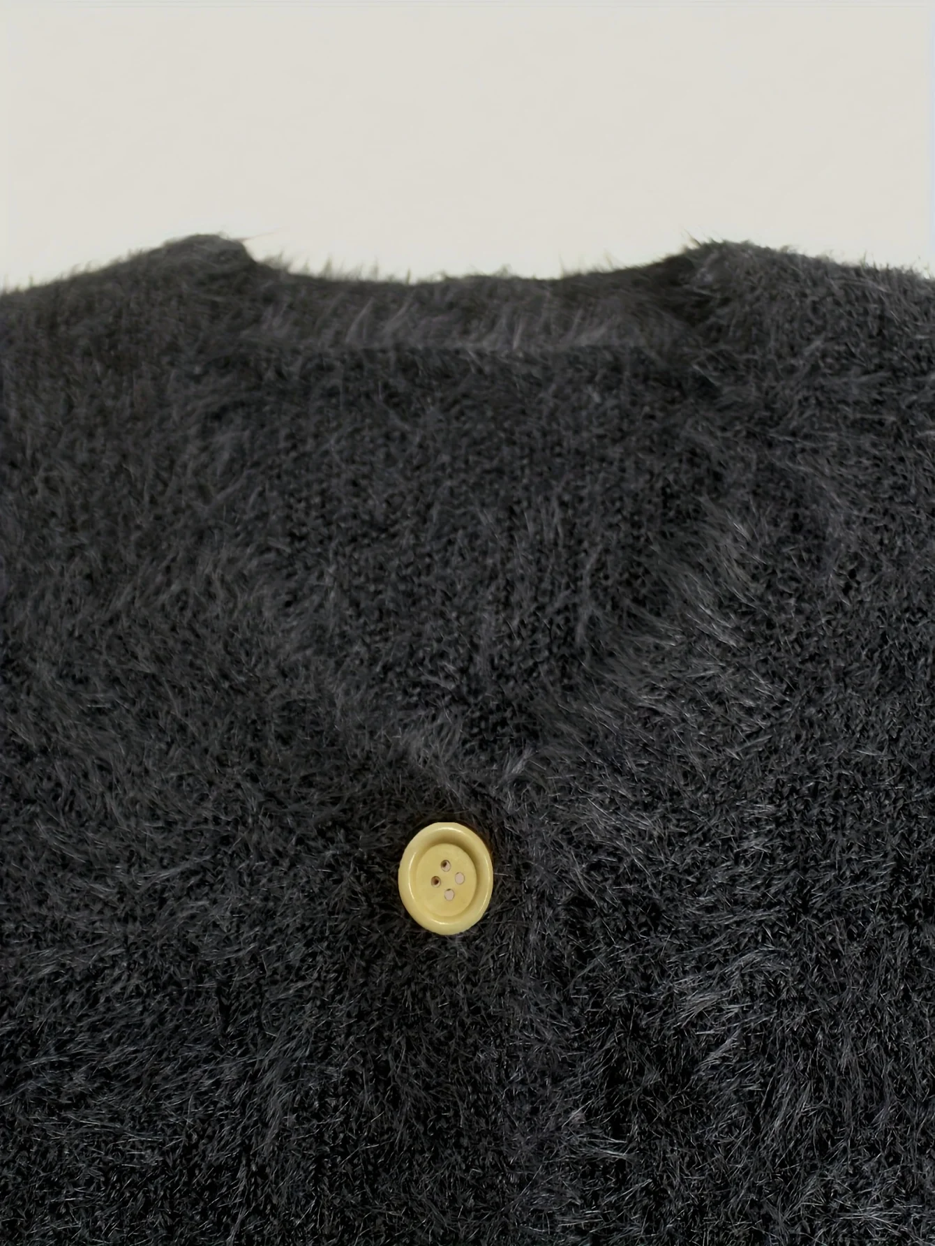 Women's long-sleeved knitted cardigan, V-neck solid color casual warm plush top elegant autumn and winter