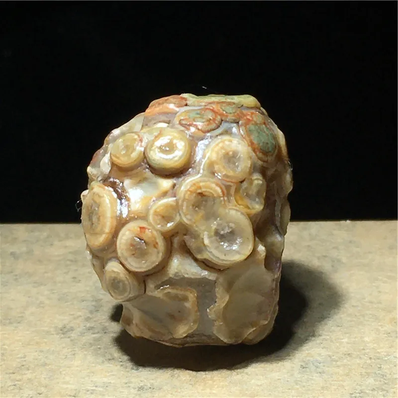 natural-green-eye-stone-Agata-e-pedras-asperas-boutique-mongolia-cores-originais-e-forma-alashan-gobi-joias