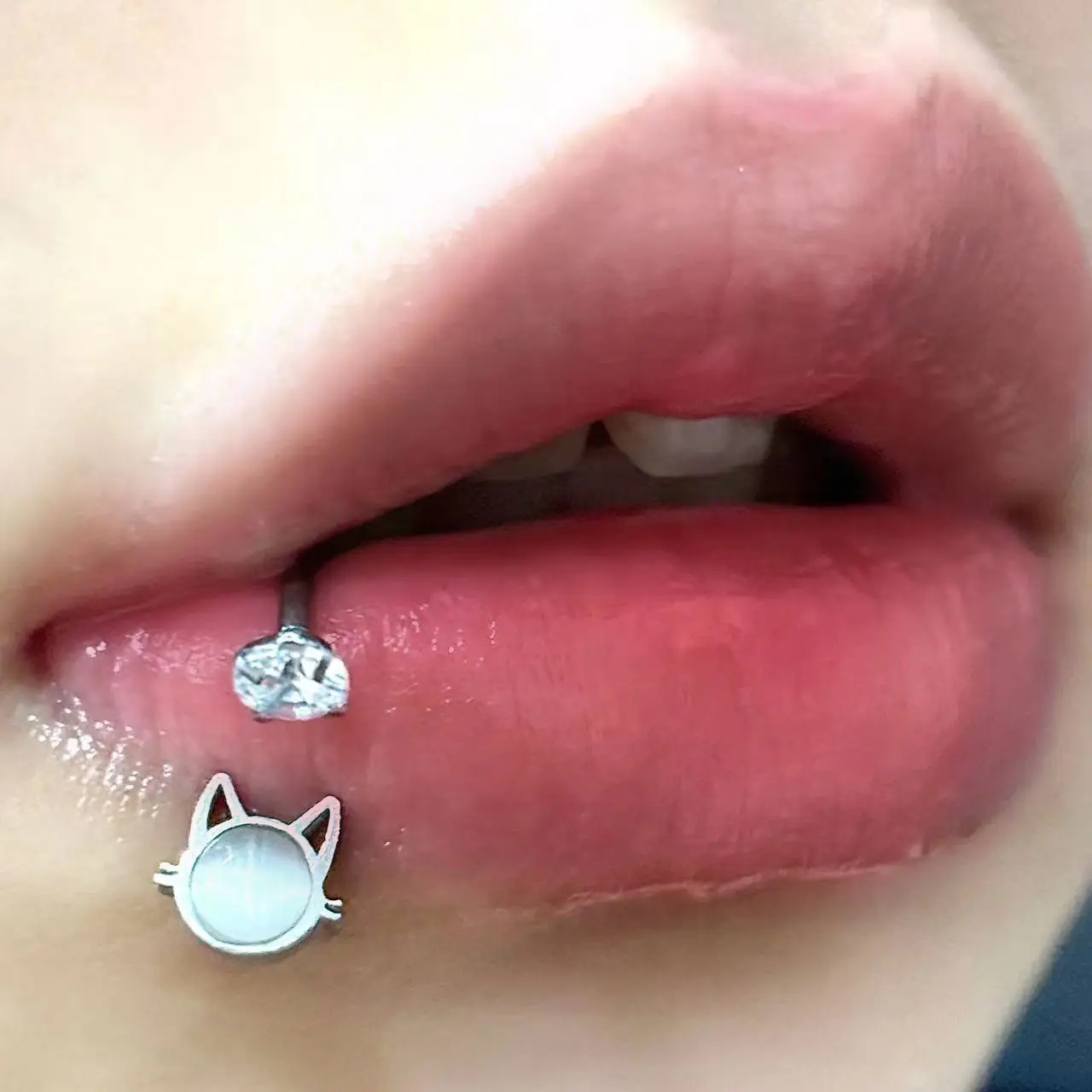 White Cat Lip Ring Titanium Steel Inner Tooth Cat Opal Lip Piercings Inlaid with Diamond Zircon Shiny Cute C Horseshoe Ring