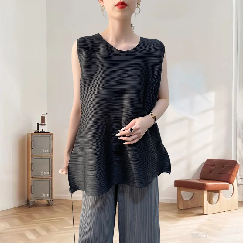 

Плиссированная футболка Miyake, весна-лето 2023, новый повседневный складной топ, жилет, футболка, тонкий универсальный нишевый дизайн без рукавов, плиссированный топ
