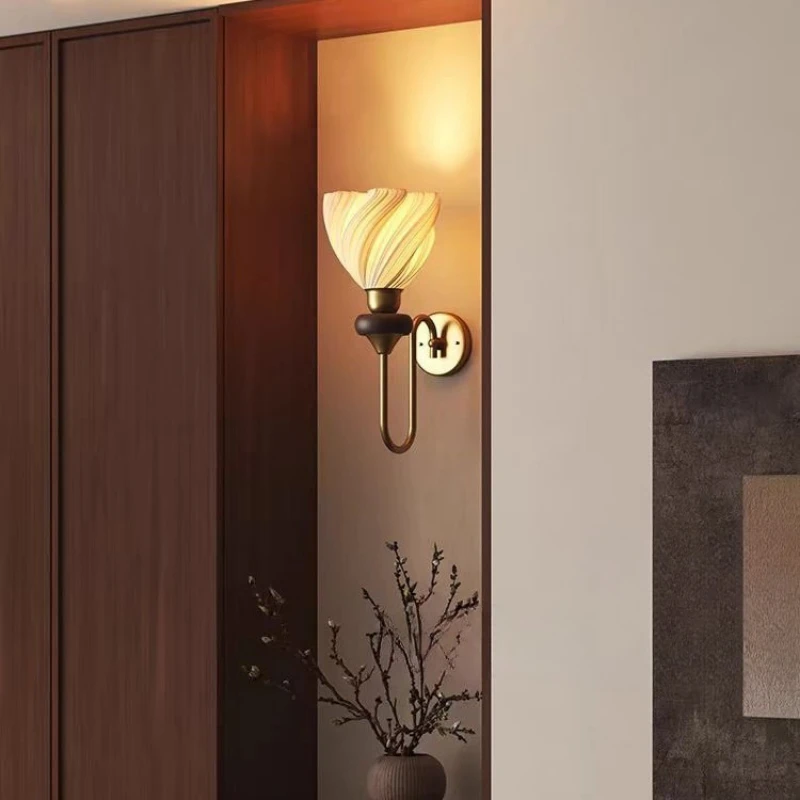 

Cream French medieval background wall lamp Stairs porch Art Deco atmosphere Bedside wall lamp Bedroom high sense