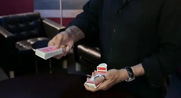 Cold Case (Gimmicks) By Greg Wilson Close Up Gimmicks Poker Deck Street Mentalism Classic Card Magic Tricks Magia Props Magician