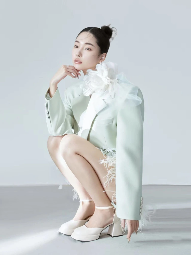 

Green Ostrich Feather Suit 2026 New Fashion Magazine Style High-End Image Studio Photography Clothing Women's Ethnic Costume