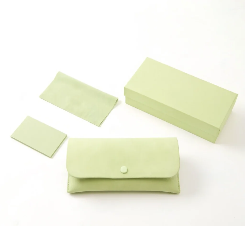 In Stock, Factory Direct Supply of Stylish and High-end Eyeglass Cases, Soft-pack Sunglasses Cases.