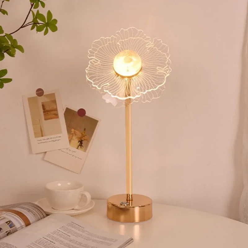 

Light Luxury Creative Sunflower Butterfly Desk Lamp ins Wind Bedside Wedding Souvenir Gift Desk Lamp For Bedroom Home Decoration