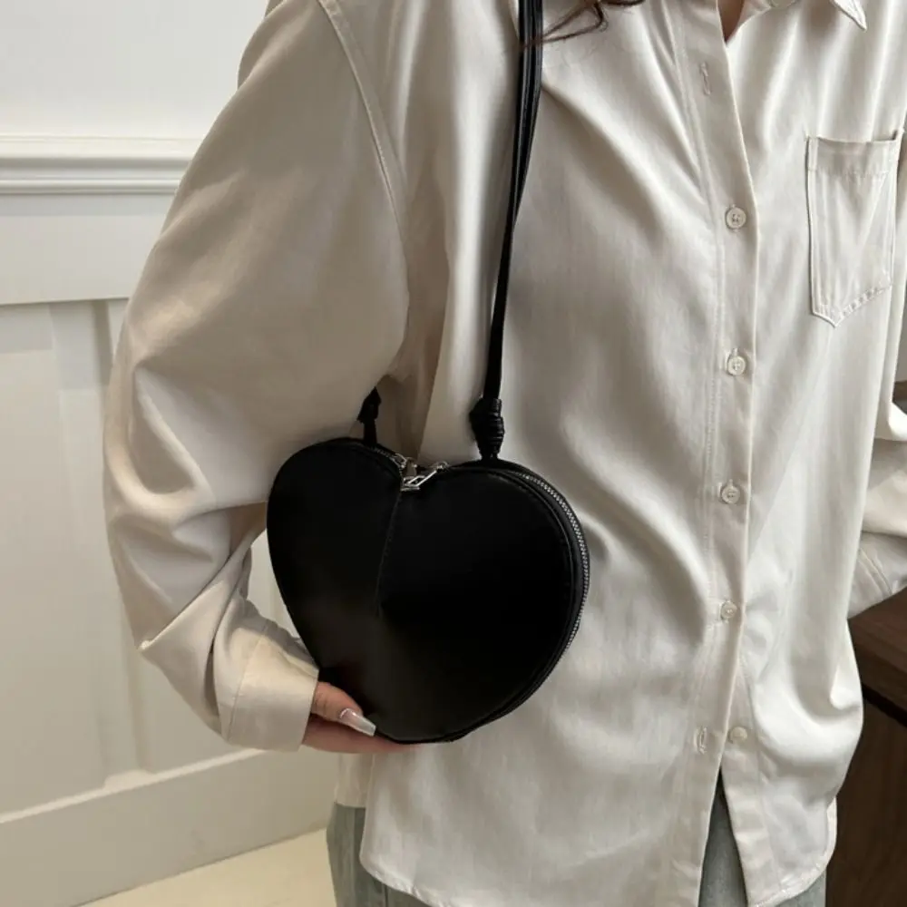 

Сумка на плечо с сердечками в Корейском стиле женская, маленькая сумочка из искусственной кожи для телефона, однотонный саквояж кросс-боди из искусственной кожи