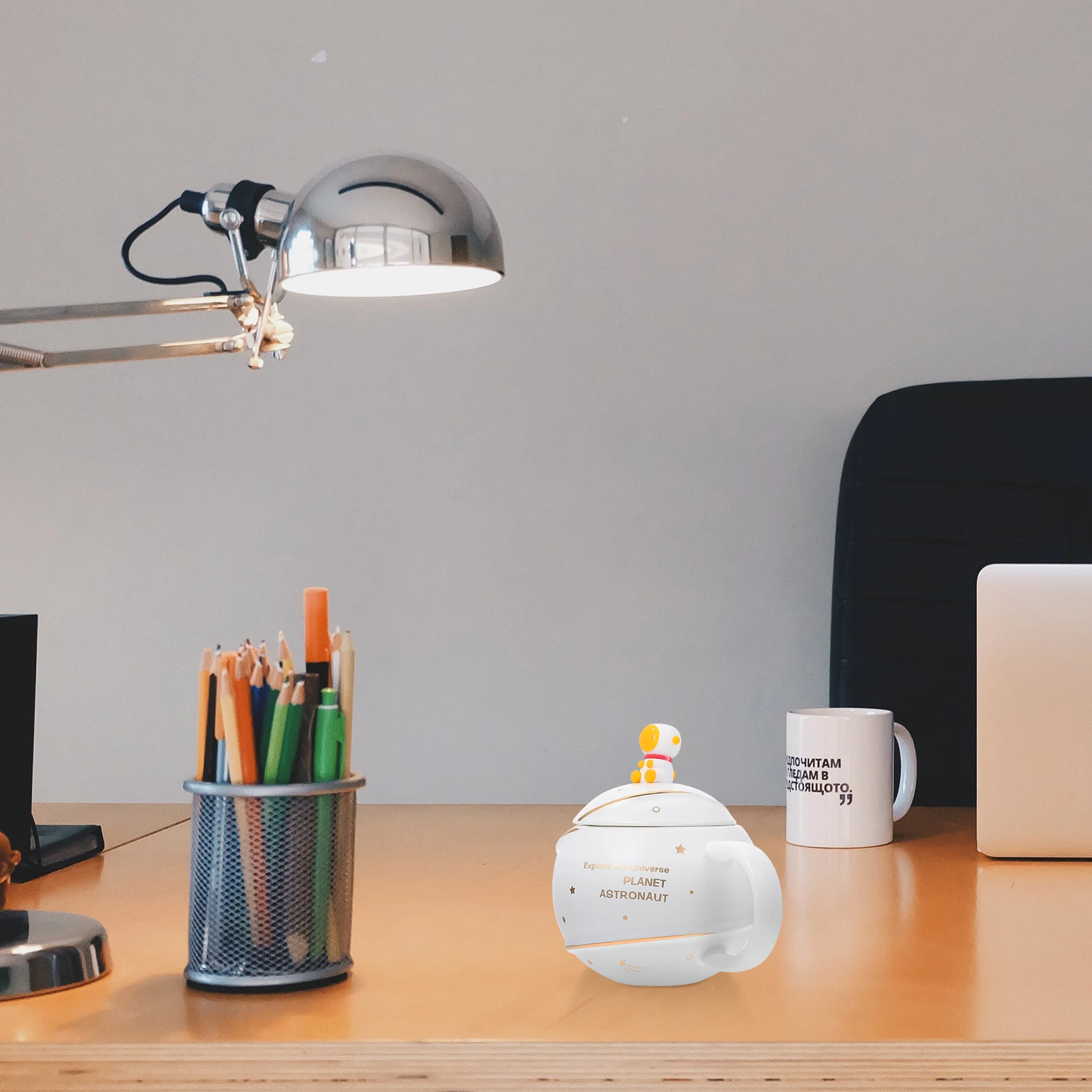 

1Set Ceramic Planet Pattern Cup Creative Astronaut Themed Home Office Drink Cup Set Spoon Lid Coffee Tea Milk Mug