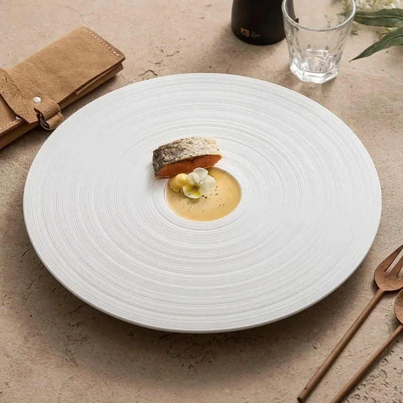 White Ceramic Disc Dessert Snack Plate Sushi Dish Serving Plate Three Legged Line Patterned Dining Plate Restaurant Tableware