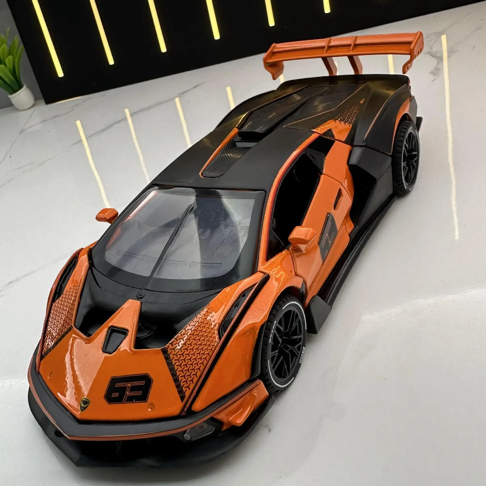 Lamborghini SCV12 modelo de coche de juguete fundido a presión 1:32, puertas extraíbles, sonido y luz que se pueden abrir, colección educativa, regalo para niños A542