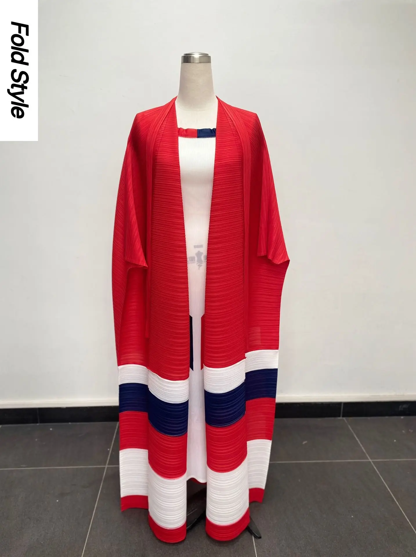 

2025 Miyake Pleated Printing New Loose Women's Clothing Fashion Color Matching Loose Suspender Skirt Two-piece Set