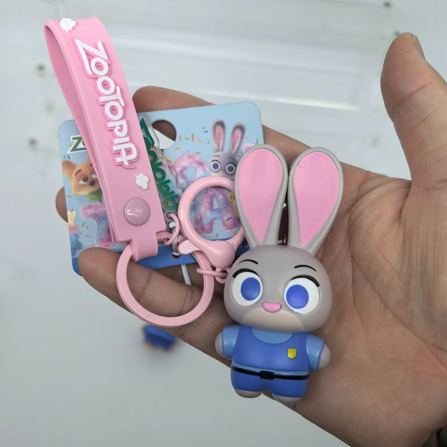 ديزني الرسوم المتحركة ZOOTOPIA الكرتون المعلقات الرسوم المتحركة البلاستيكية عمل أرقام على ظهره المفاتيح الحلي الأطفال هدايا عيد الميلاد