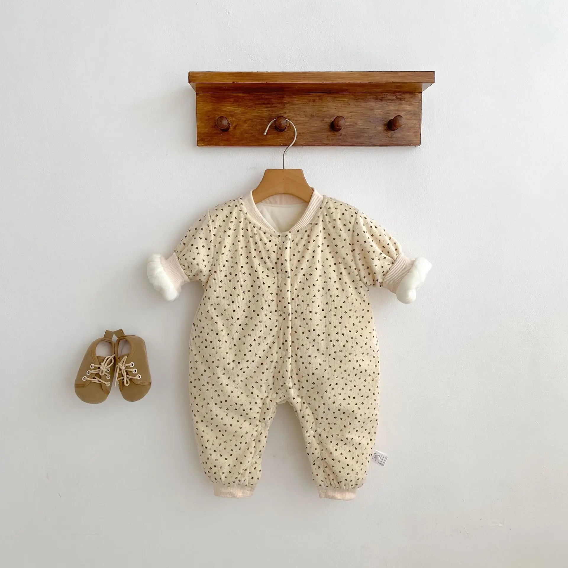 

New autumn and winter baby clothing for 0-3 years old, fashionable baby floral long sleeved jumpsuit, outdoor wear