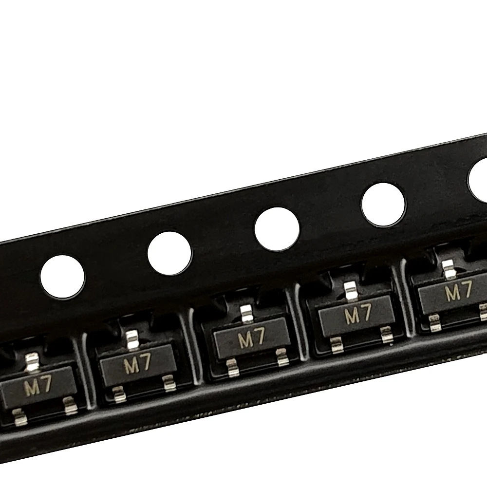 (100pcs) 2SA812 SOT-23 SMD Crystal triode magnification 400-600 (Marking M7)