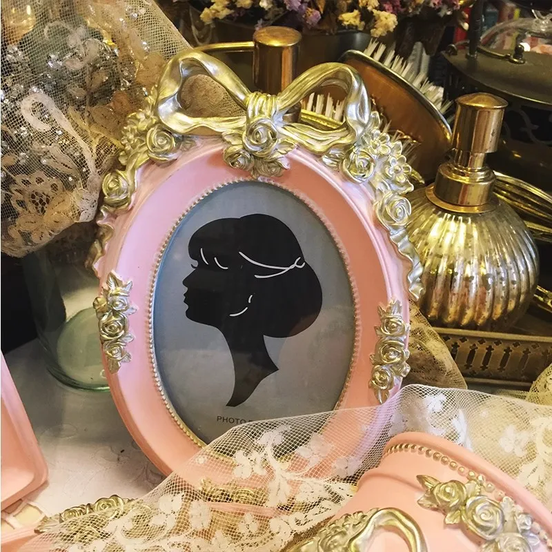 Vintage French Embossed Bow Resin Circular European Style Photo Frame