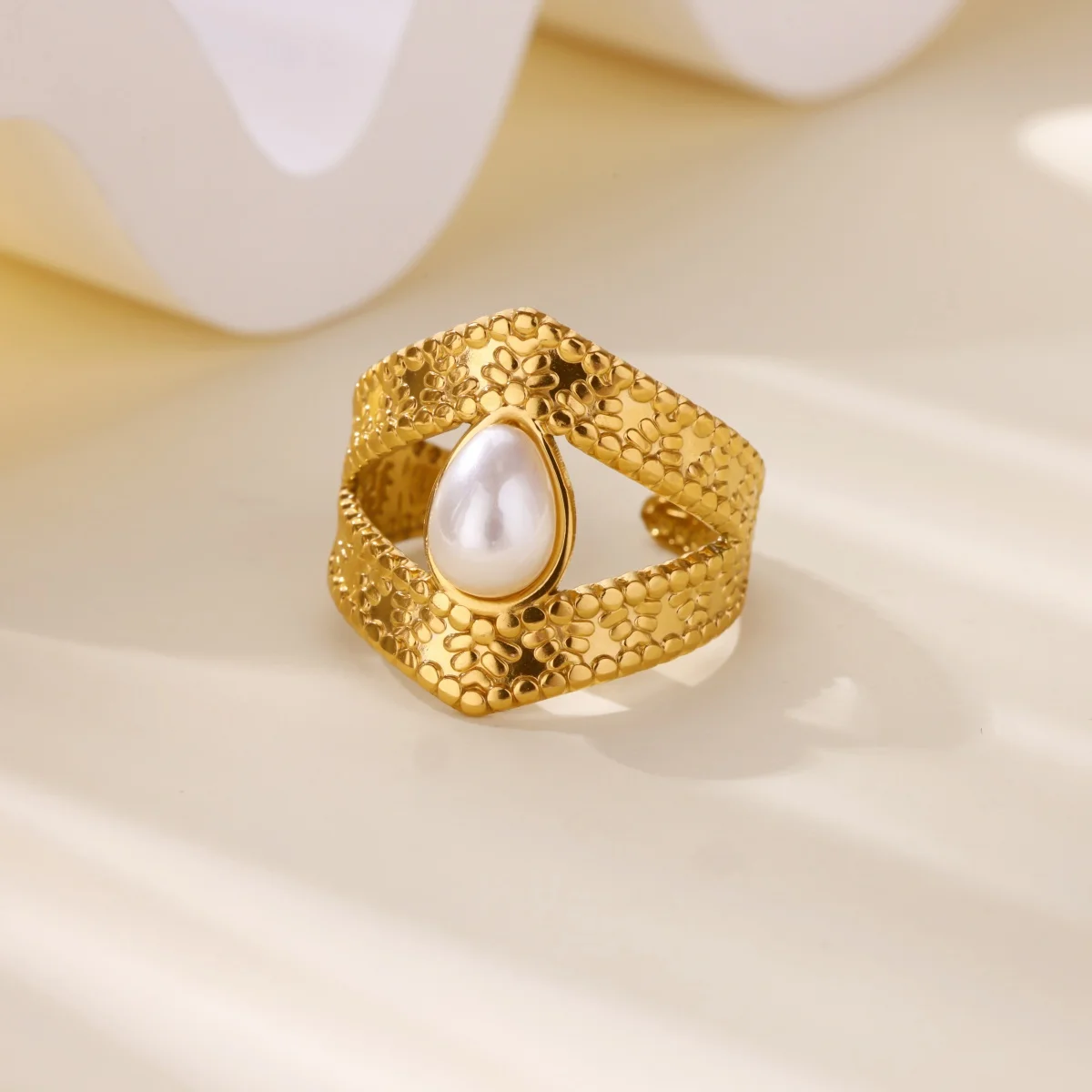 Tropfenförmige Imitationsperlenringe für Frauen, wasserdichter Edelstahlring, Trendschmuck 2026, versandkostenfreie Artikel im Großhandel.