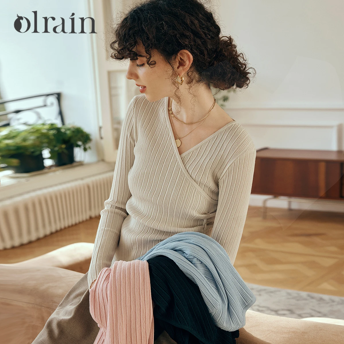 

OLrain пуловер с v-образным вырезом и длинными рукавами, вязаный свитер 2025, женский осенний трикотаж, женский облегающий джемпер на шнуровке с крестом O23QM80959