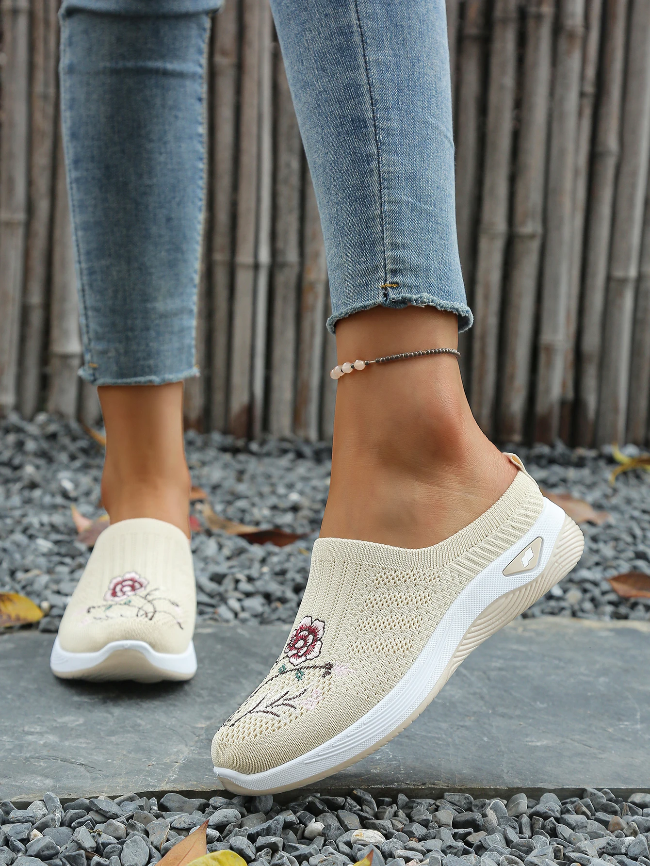 Große Größen Damen Rückenfreie Plateau-Sneaker mit Blumenstickerei, Mesh-Slipper, rutschfeste, bequeme Freizeit-Slipper für Senioren zum Gehen – Detail 4