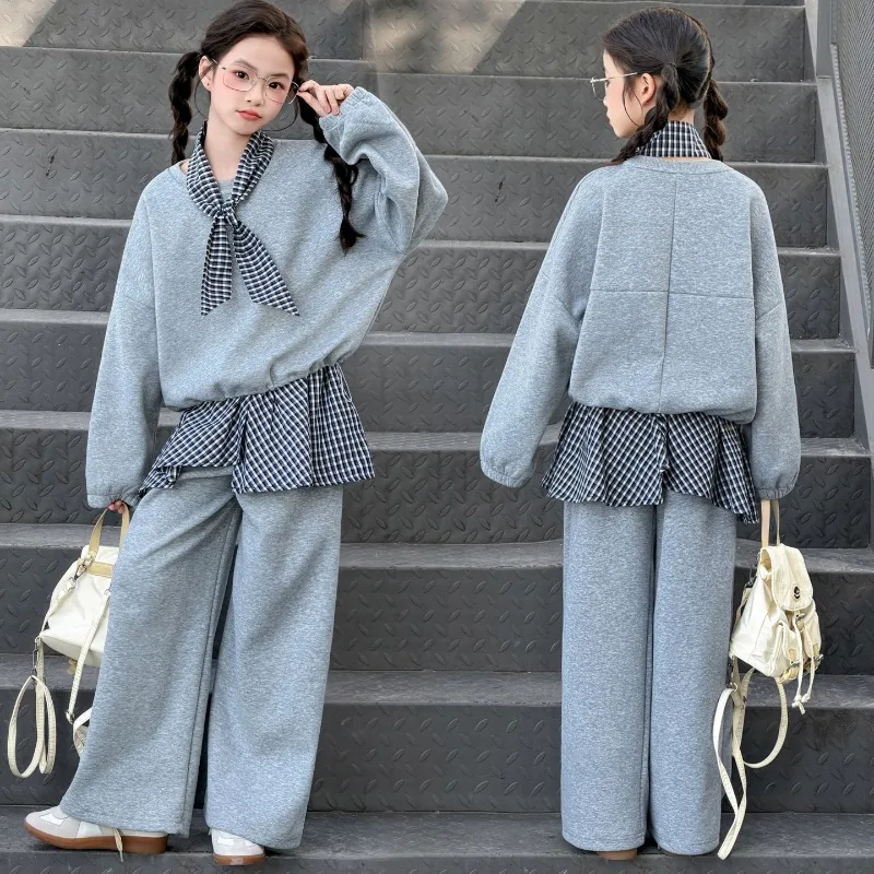 

Костюм для девочек: весенне-осенний комплект 2026 года, повседневный минималистичный свитшот в клетку с лоскутным шитьем и широкие брюки, комплект из двух предметов, детская одежда