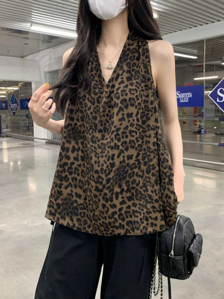 

2026 New Summer Women's French Retro Leopard Print Halter V Neck Cami Top Sleeveless Backless Slim Fit Stylish Crop Top Daily