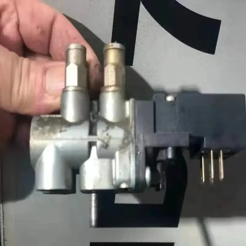 Air Cylinder NG1.1/2.2W Valve 8010205 9000 024 00 Pneumatic Cylinder/Electric Valve for Roland 700 Printing Machine view 3