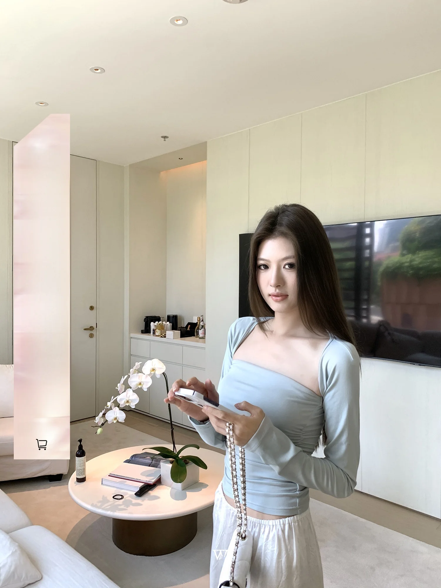 

Модный спортивный комплект для женщин: бюстгальтер на бретельках со встроенными чашками и трусики. Идеально для повседневной носки, лета, прогулок и работы. Удобный, облегающий крой.