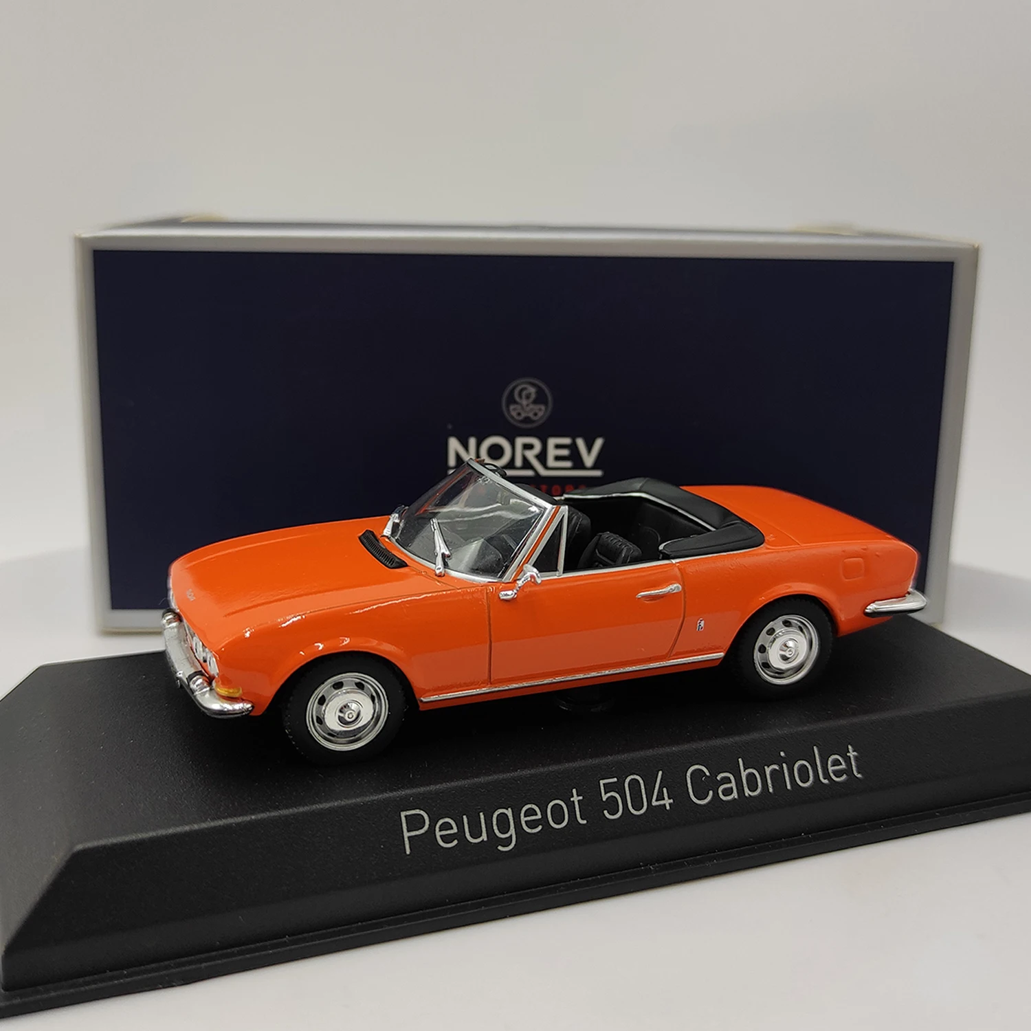 

NOREV 1:43 Scale Diecast Alloy 1969 Peugeot 504 Convertible Toys Cars Model Classic Nostalgia Adult Gift Souvenir Static Display