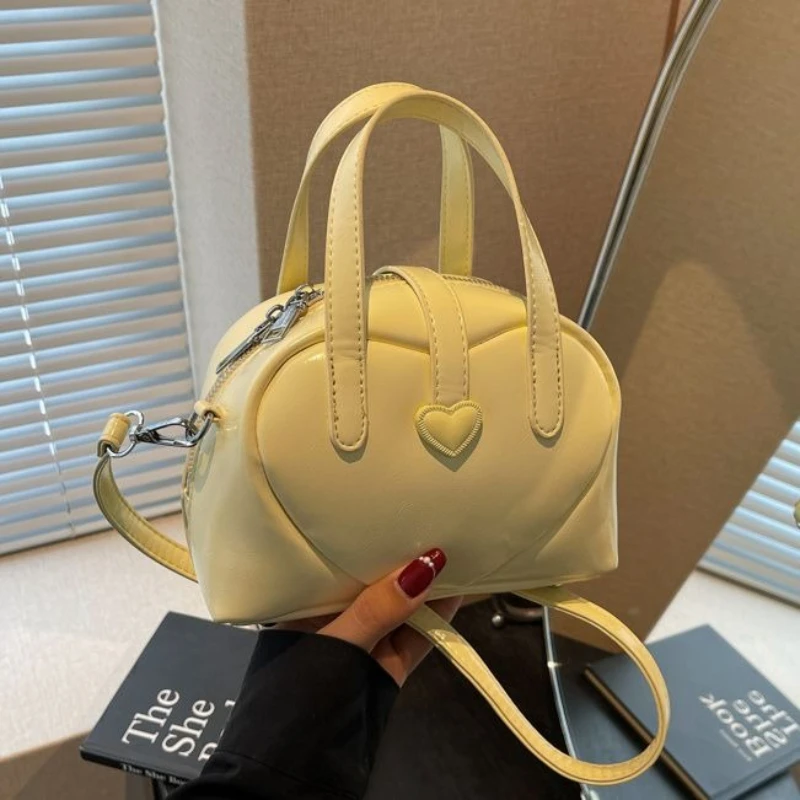 

Heart-shaped Hand-held Shell Small Bag Women 2025 New Summer Fashion Versatile Single-shoulder Bags High-end Crossbody Package