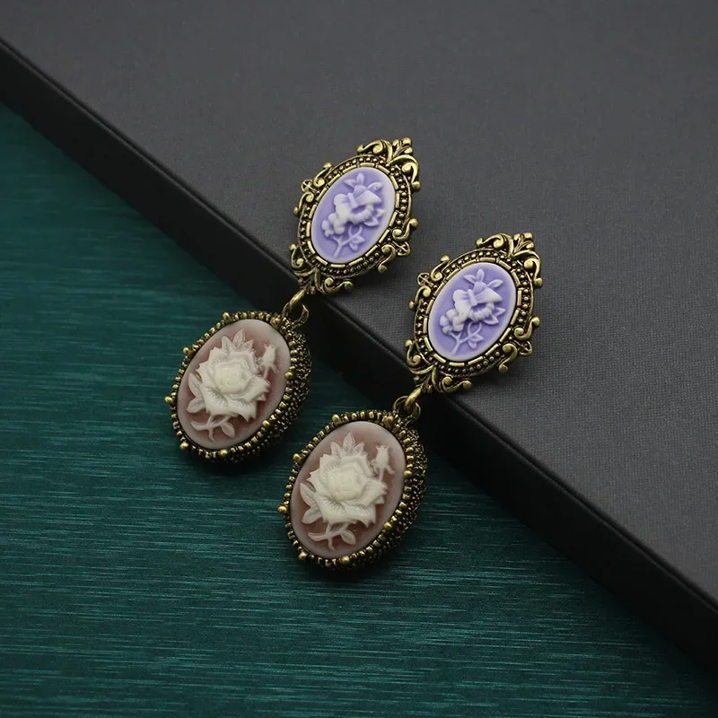 Vintage Retro Jewelry Relief Cameo Flower Earrings Do Old Swept Shoulder Byzantine Court Purple Earrings