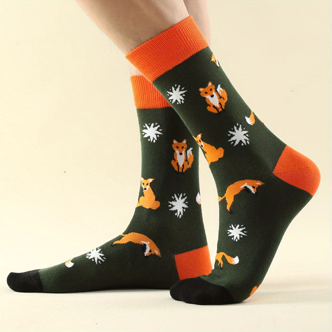 A pair of novelty fun fox patterns, green fashion trend socks suitable for Halloween Christmas Valentine\'s Day Gifts