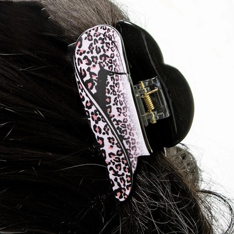 DXAA Delicate Cowboy Hat Hair Claw for Woman Girls Hair Clip for Long Hair Nonslip Hair Clip Delicate Travel Hair Clip
