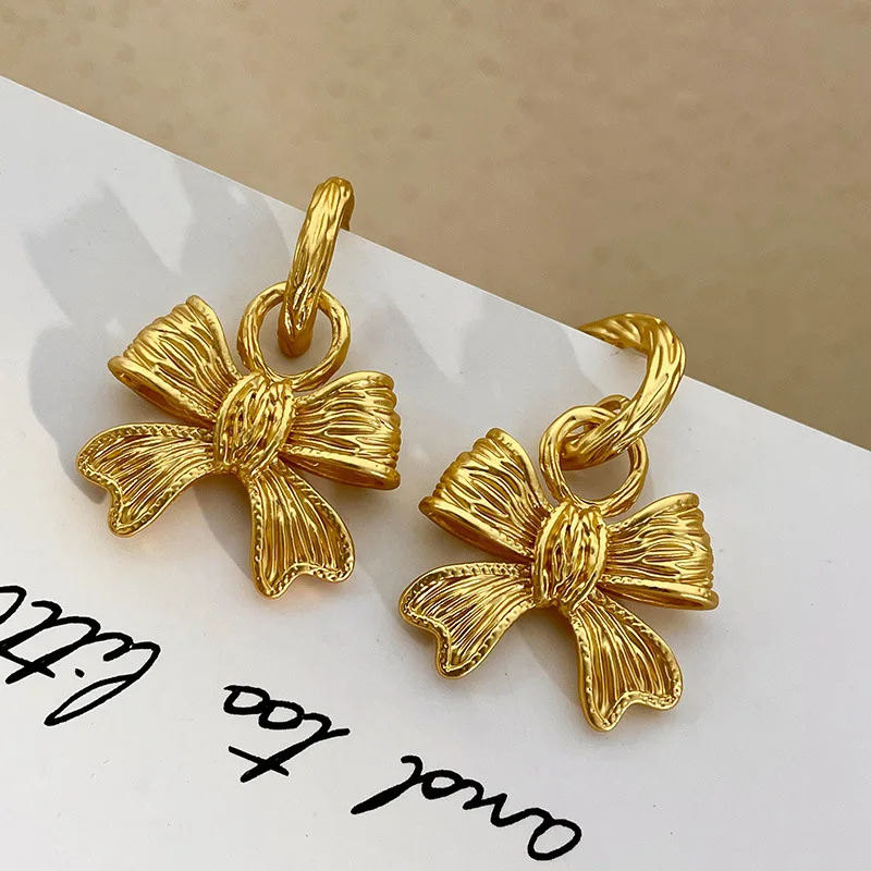 Vintage 18K Gold Plated Metal Bowknot Pendant Drop Dangle Earrings for Women Lady Striated C-shape Hoop Statement Earring Gifts