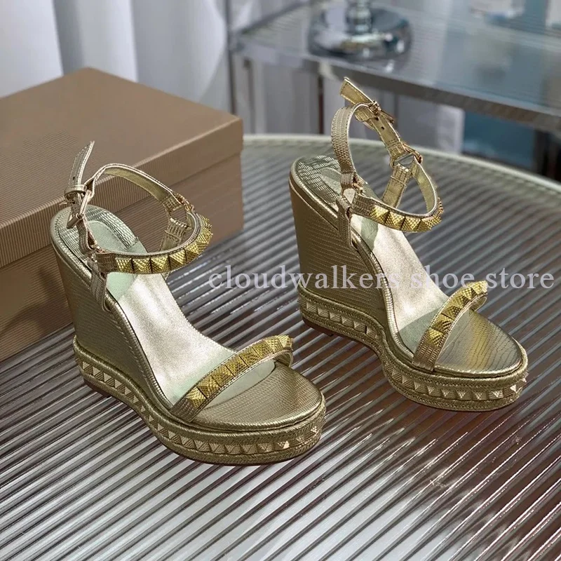 

lack Gold Silver Texture Rivet Decor Platform Sandals Sexy Peep Toe Wedge Heel Sandals Ankle Strap Evening Party Elegant Sandal