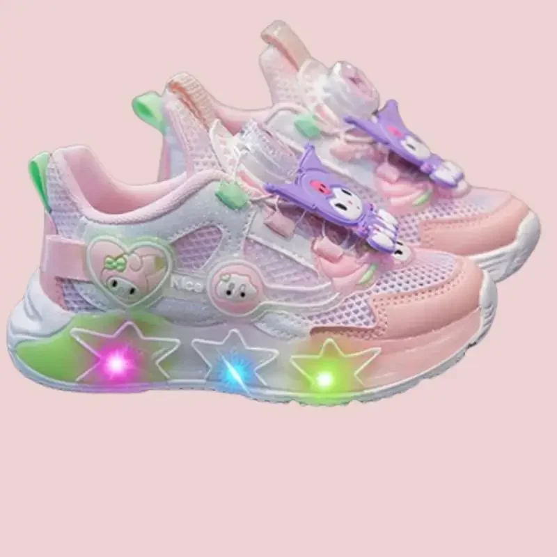 

Новые кроссовки Sanrio Kuromi Girl Light Knob, кроссовки для бега для детей, модные кроссовки Kawaii с героями мультфильмов, аниме My Melody, сетчатая обувь для отдыха