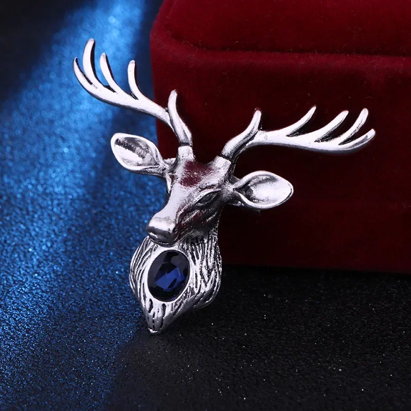 New Retro Metal Elk Brooch Pin Animal Crystal Corsage Suit Coat Lapel Pins Christmas Gifts for Men Jewelry Accessories