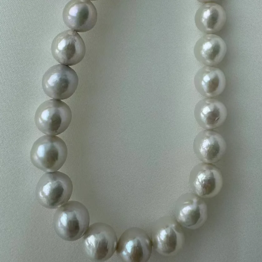 

HUGE NATURAL WHITE 13-17MM PEARL NECKLACE & 18 INCHES