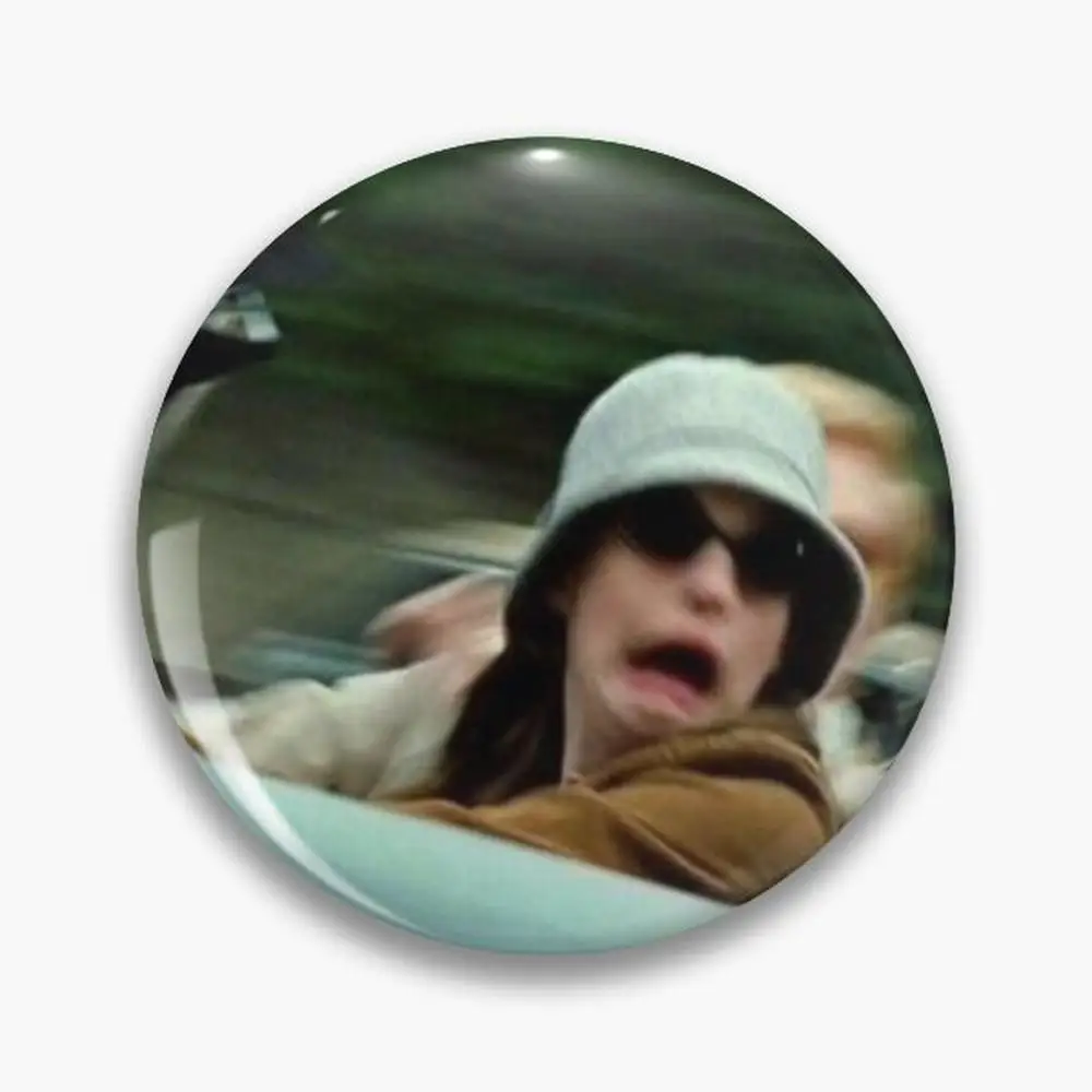 

Уровень стресса: Mia driving the stang, броши на булавке, ювелирные изделия, аксессуары, индивидуальная брошь, модные значки на лацкан