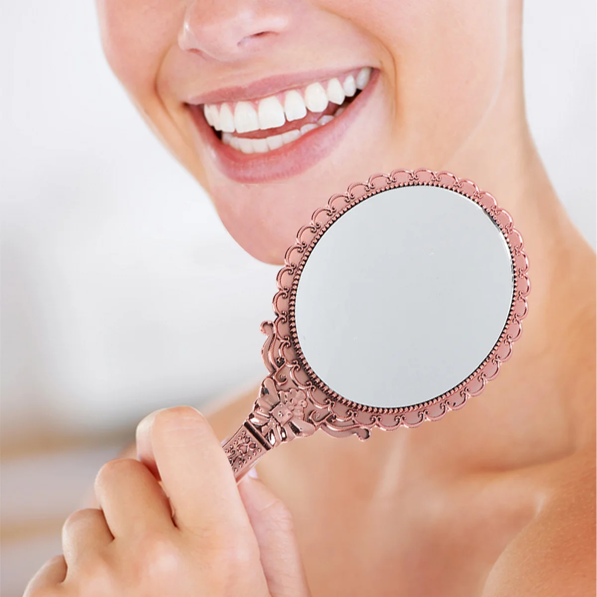 2Pcs Handheld Vintage Makeup Mirror Portable Lightweight Embossed Mirror Decorative Design for Home Travel