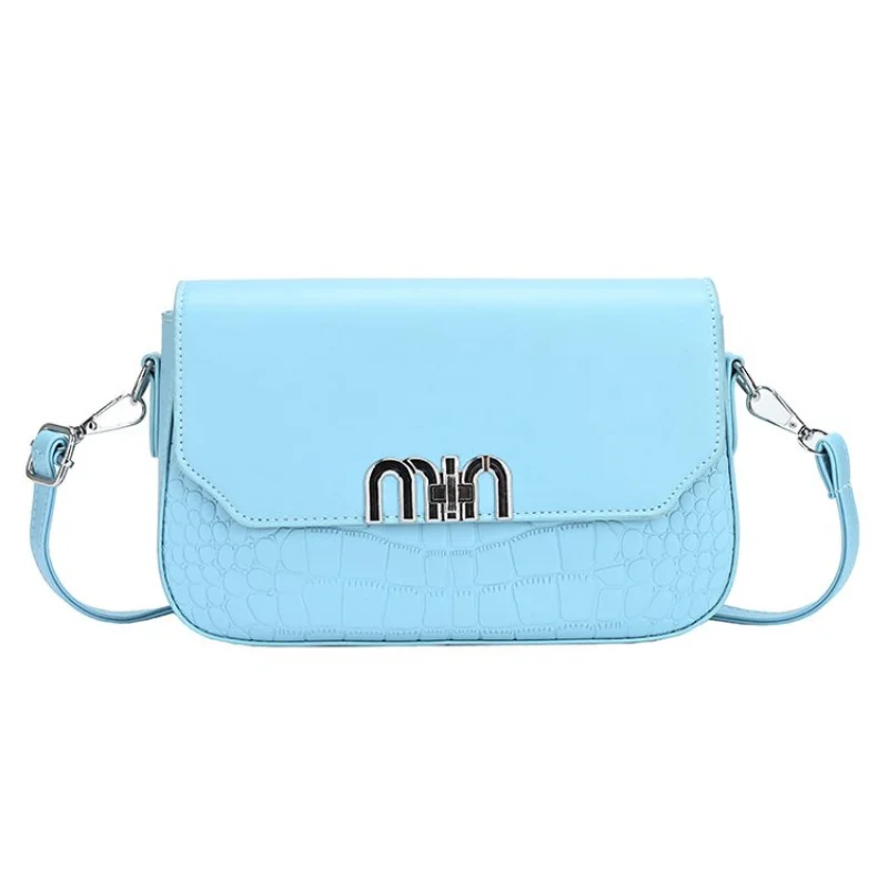 حقائب يد نسائية عصرية مصنوعة من الجلد الناعم تتميز بمظهر يومي عتيق من باريس ​