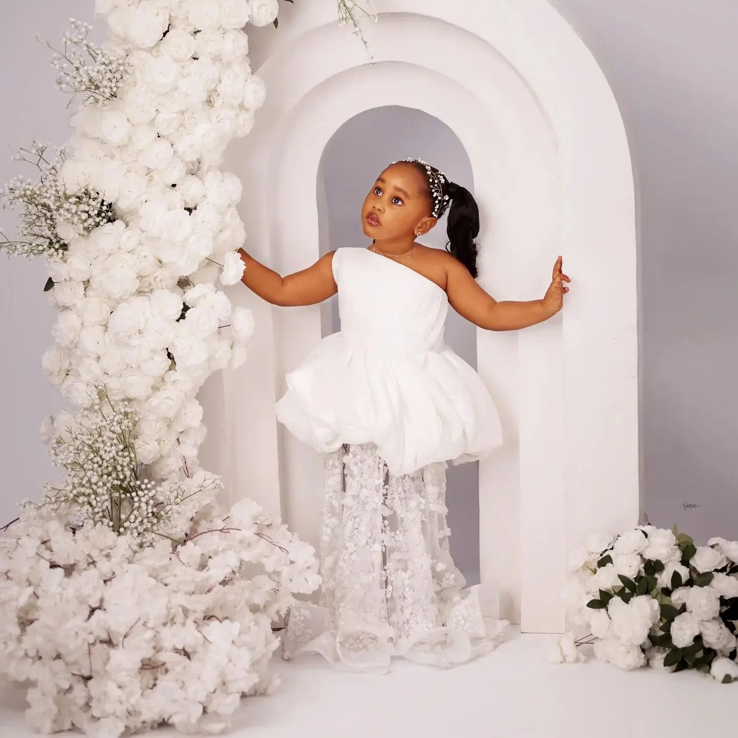 

Customized White One Shoulder Flower Girl Dress for Wedding Lace Illusion Princess First Communion Baby Birthday Party Ball Gown