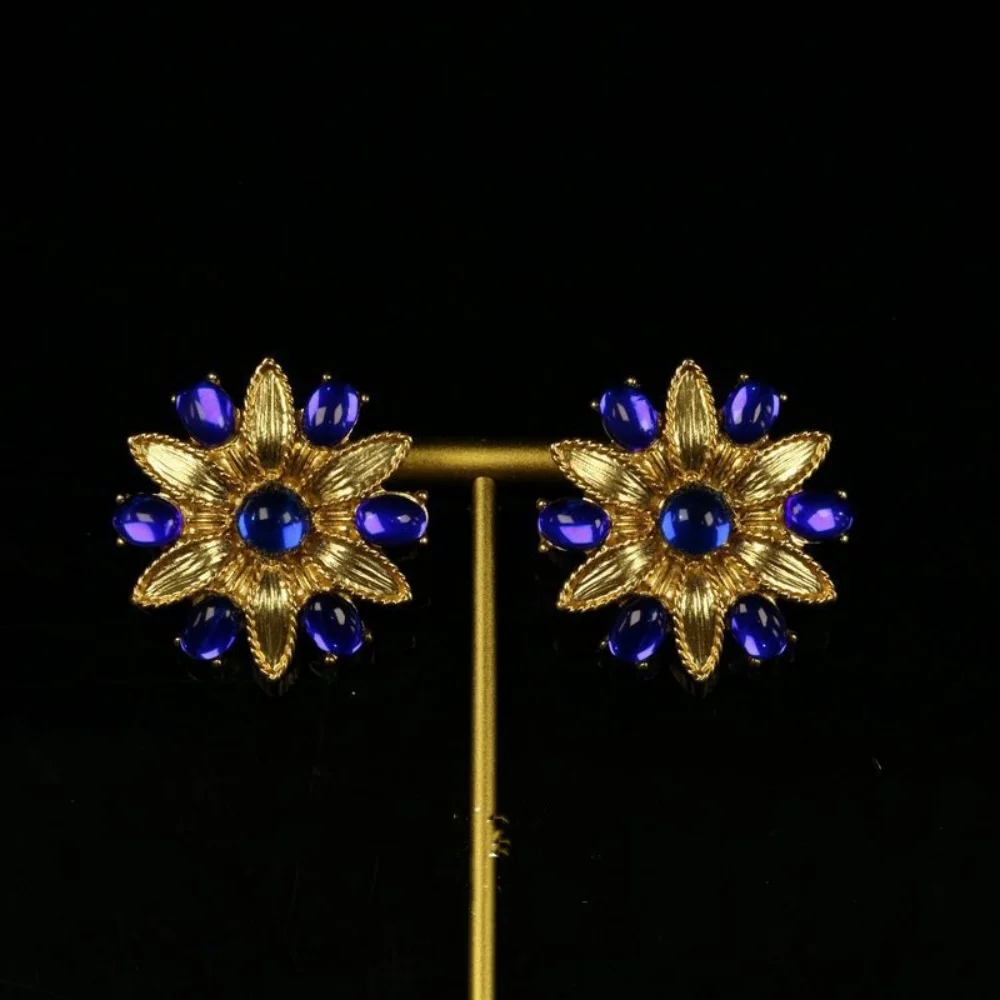 

uropean American retro exquisite court-style high-end floral necklaceearrings for ladiesexquisite jewelry