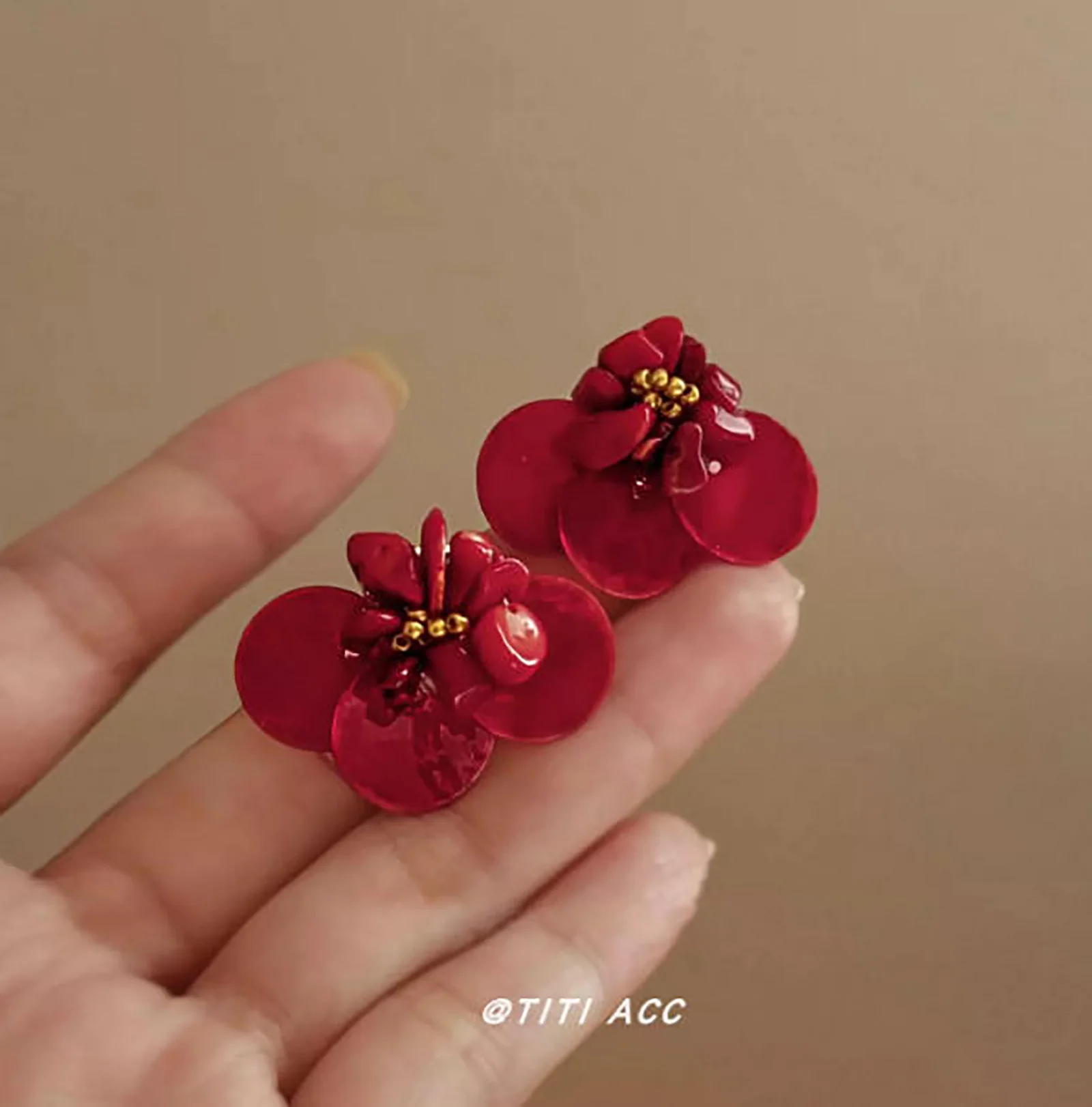 

Cartoon minimalist earrings, suitable for everyday commuting and all body types