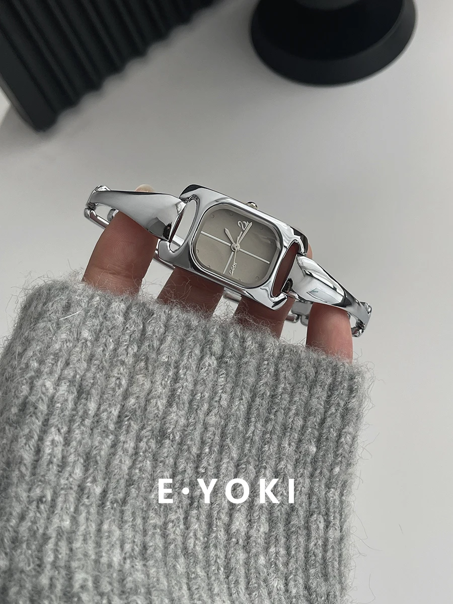 

One pomelo seven white swan silver gray bracelet bracelet women's niche light luxury women's small dial quartz watch women's