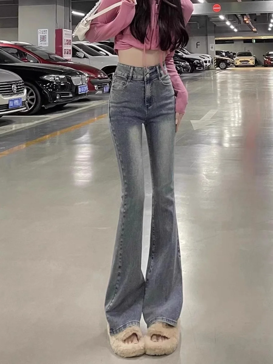 جينز نسائي عالي الخصر بقصة ضيقة ومتوهج لربيع وخريف 2025 مقاس صغير 45 سروال Bootcut من القطن الدنيم المطاطي